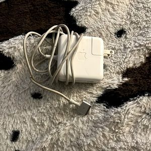 I’m selling a MacBook charger. It’s very new I’ve used it only about 2 times